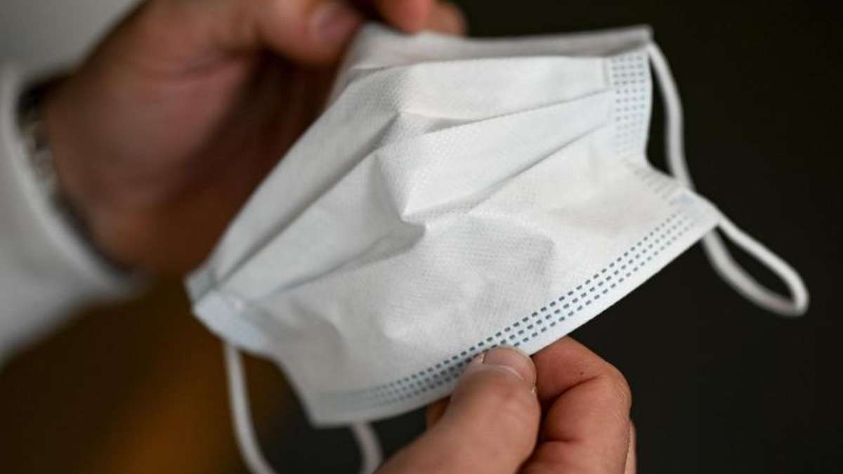 Länderspiegel: Masken-Verweigerin schlägt Verkäuferin Tasche ins Gesicht
