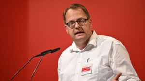 Linken-Politiker zeigt Lauterbach wegen Untreue an