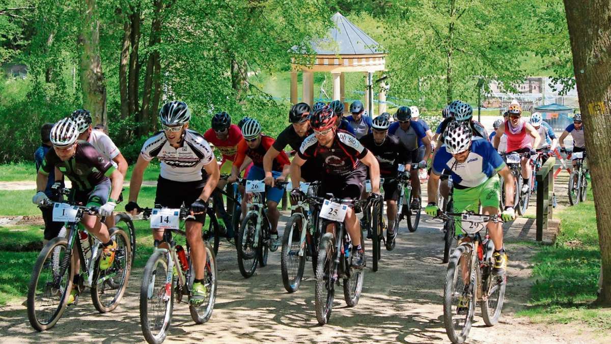 Bad Alexandersbad: Biker trotzen Sonne und Staub