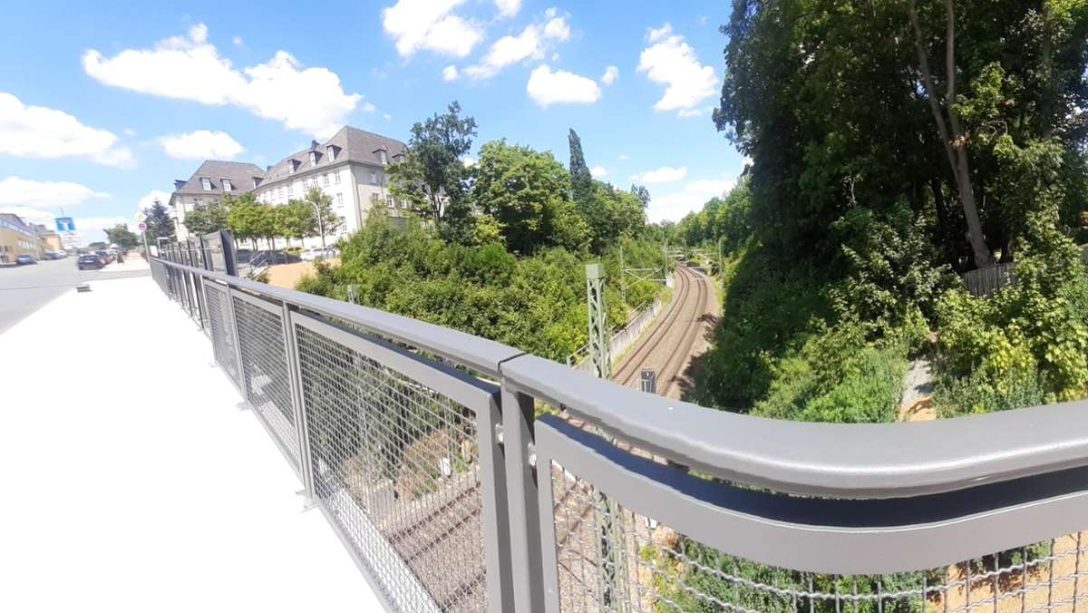 Stadt sauer: Bahn verlegt „Hof-Mitte“