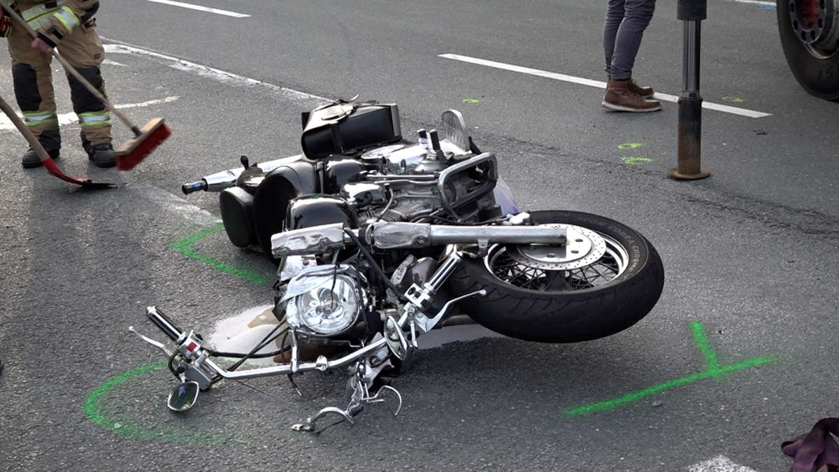 Oberfranken: Motorrad-Fahrer stirbt nach Traktor-Crash, News