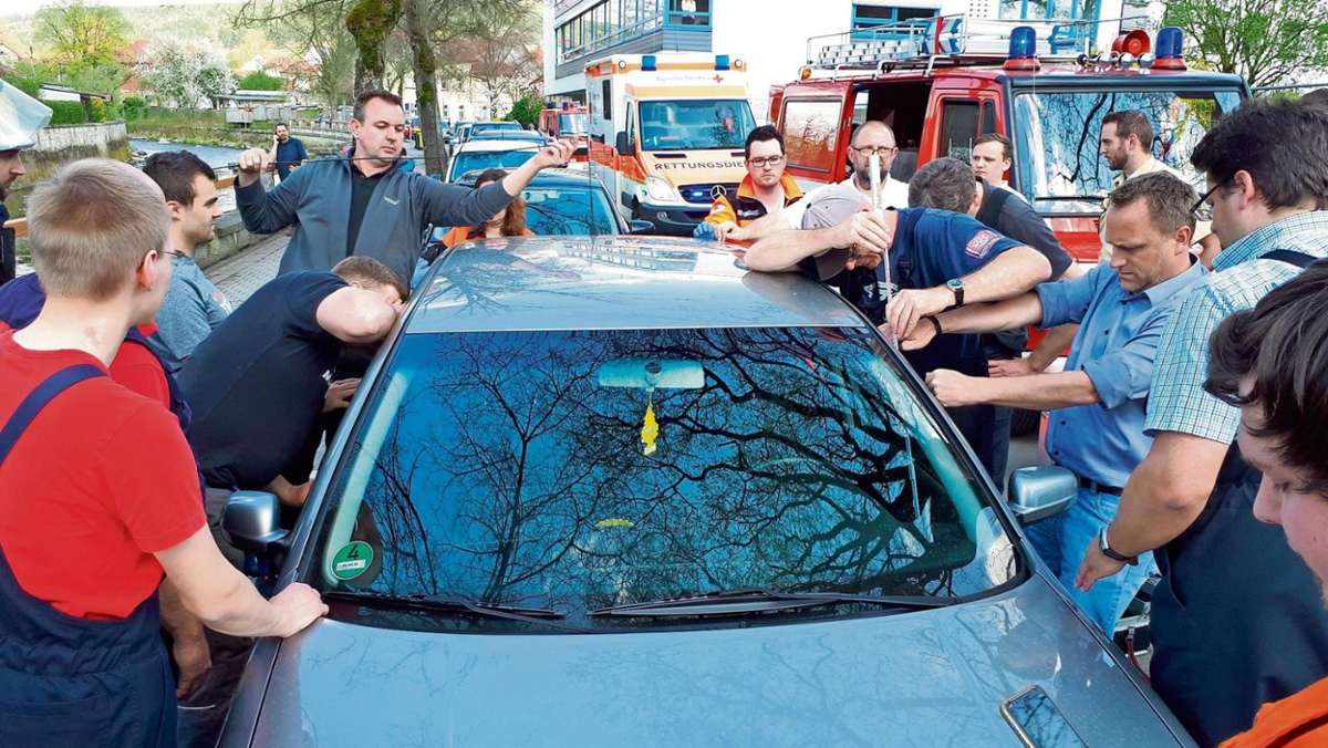 Kronach: Feuerwehr befreit Kind aus aufgeheiztem Auto