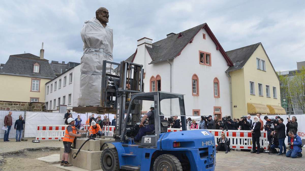 Kunst und Kultur: Große Karl-Marx-Statue in Trier aufgestellt