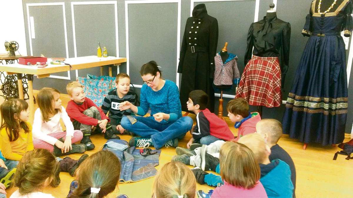 Rehau: Anna Max begeistert Kinder fürs Schneiderhandwerk