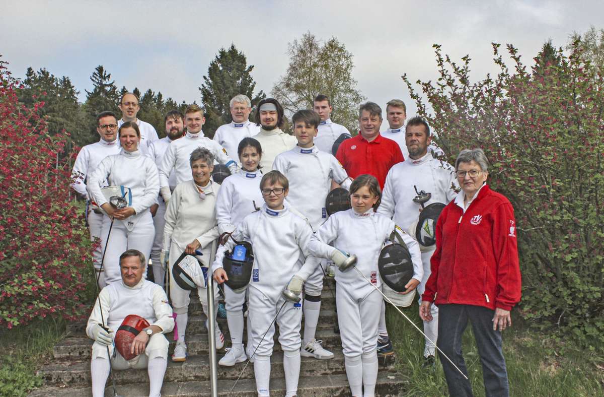 Dieses Bild zeigt die Teilnehmer des diesjährigen Ernst-Steeger-Turniers und die Beteiligten, die auf organisatorischer Ebene zum Gelingen der Veranstaltung beigetragen haben. Foto: /Werner Bußler