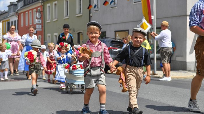 Bildergalerie: Wiesenfestumzug in Weißenstadt