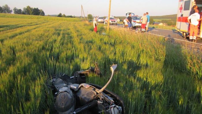 Motorrollerfahrer stirbt bei Unfall nahe Voitsumra