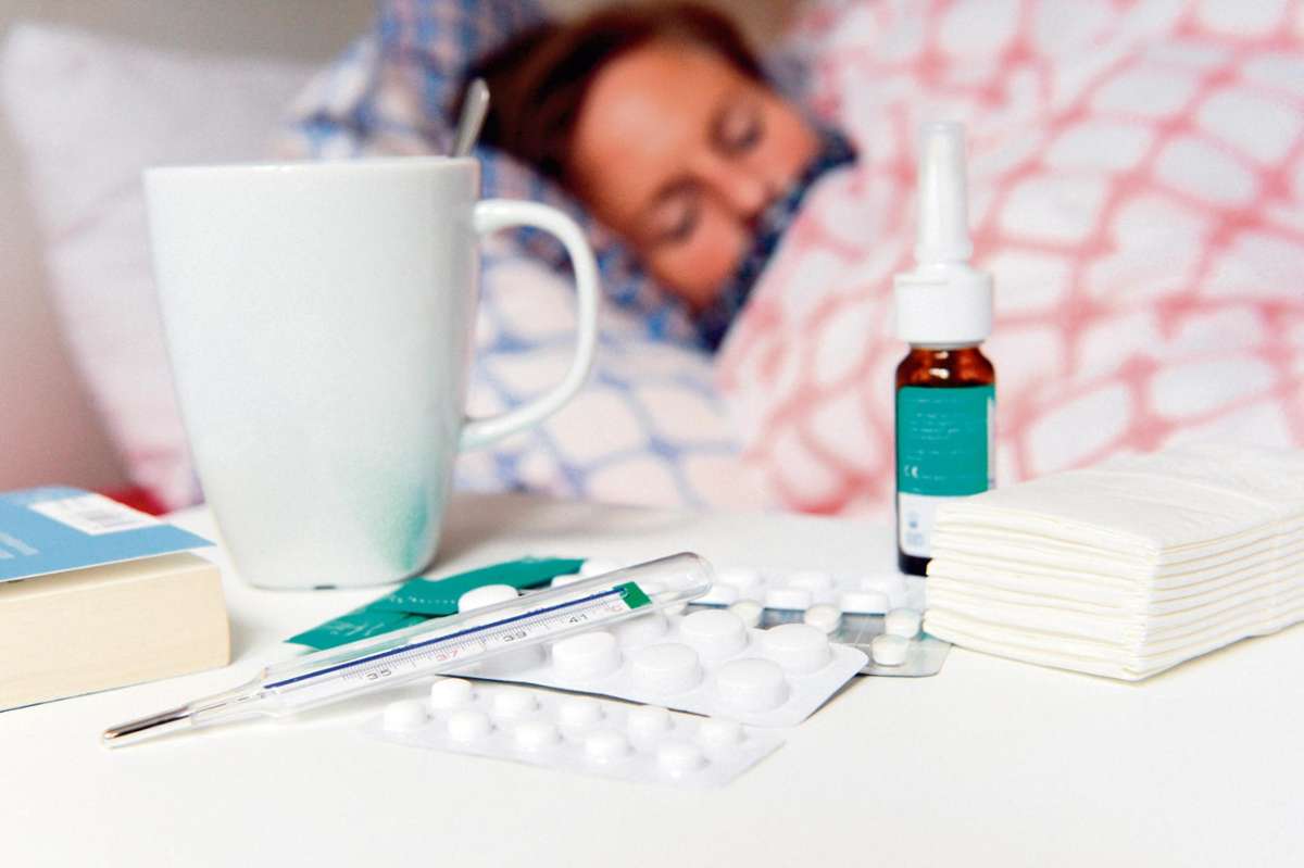 Für einen Grippekranken gibt es grundsätzlich nur einen geeigneten Aufenthaltsort: das Bett.	Fotos: Maurizio Gambarini/dpa; Glaxosmithkline/dpa/lby