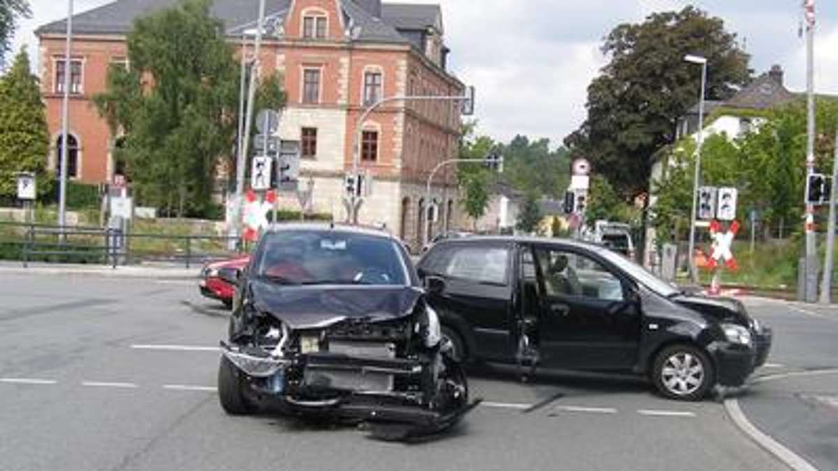 Rehau: 20000 Euro Schaden nach Unfall