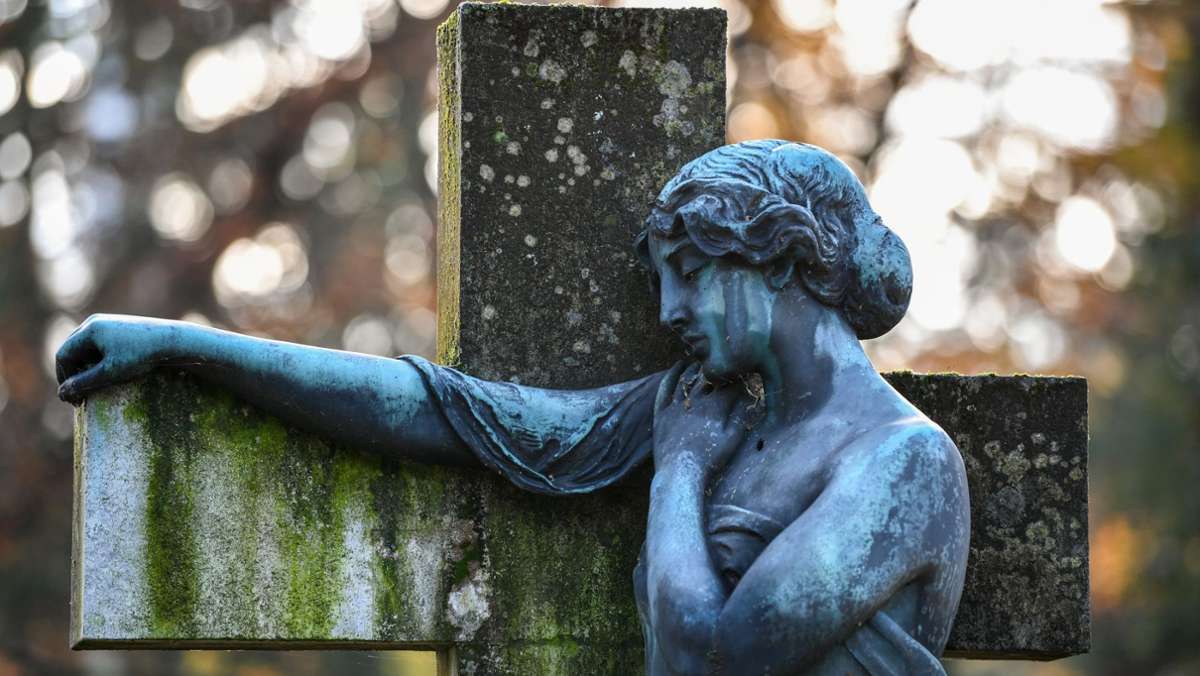 Landkreis Wittenberg: Mann zündet Frau auf Friedhof an