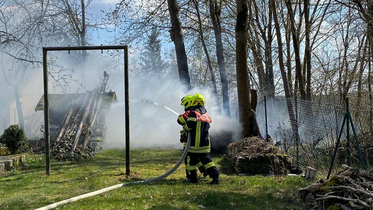 Naila: Marlesreuth: Komposthaufen fängt Feuer