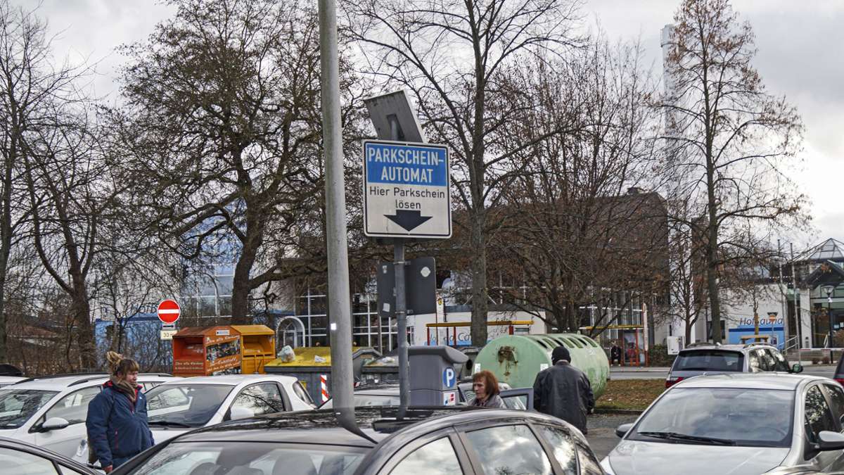 Hofer Hallenbad: Baden  und parken – schwer gemacht