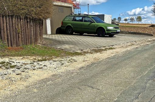 Eines der tarnfarbenen Autos des Mannes, dessen Wohnung in Hohenmirsberg durchsucht wurde. Foto:  