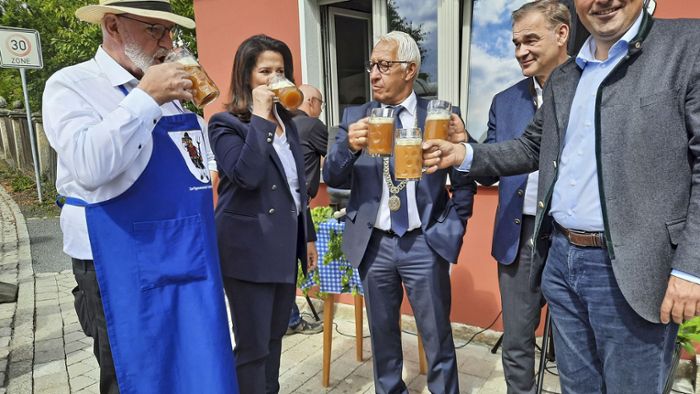 Wastl-Bier schmeckt auch der Ministerin