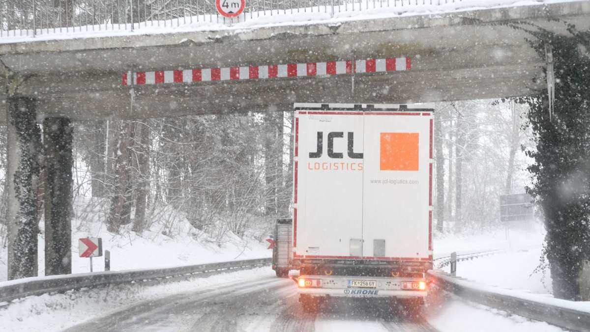 Tödliche Gefahr: Warum so oft Eis von Lastwagen fällt