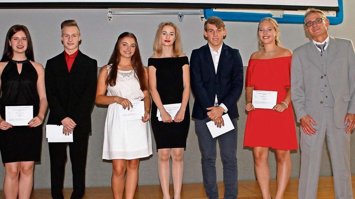 Münchberg: Realschule ehrt ihre besten Absolventen