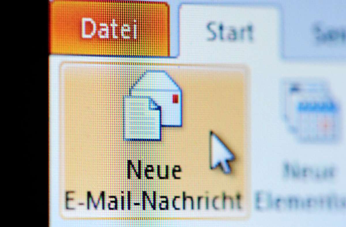 Aufgrund eines Softwarefehlers blieben zahlreiche E-Mails auf Exchange-Servern stecken. Foto: dpa/Jan-Philipp Strobel