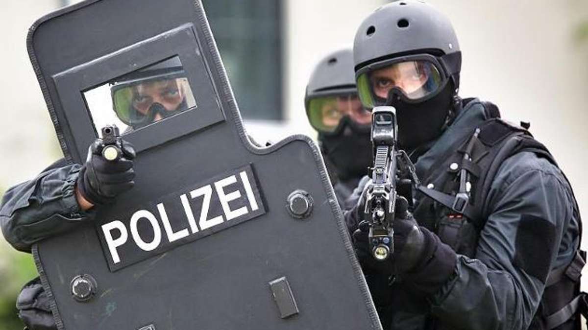 Bamberg: SEK-Einsatz: Mann bedroht Frau mit Messer