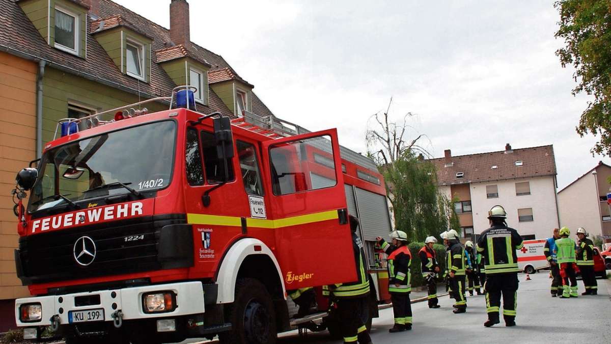 Kulmbach: Feuerwehrmann tritt Tür ein und rettet Kind aus verqualmter Wohnung
