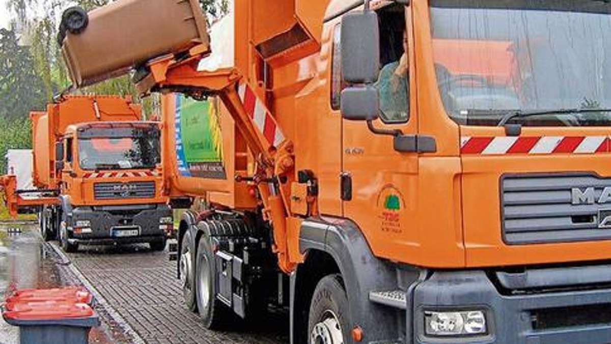 Rehau: Müllwagen rollt gegen Auto: eine Verletzte