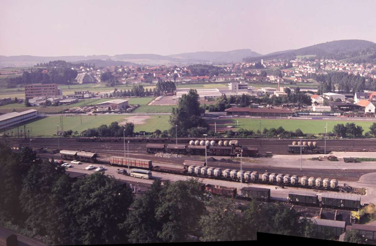 Letzte Ausfahrt Güterbahnhof: 1970 wurde ein Container-Terminal gebaut, um Schiene und Straße zukunftsweisend zu verbinden. Foto: Stadtarchiv Kulmbach. Foto:  