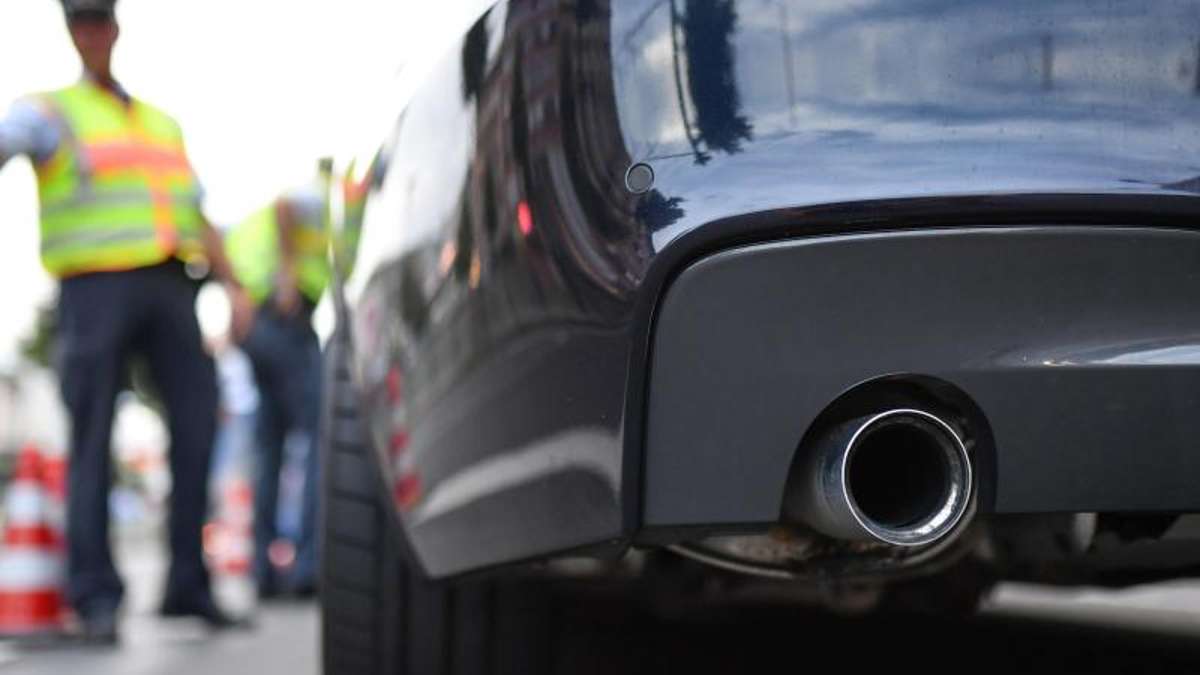 Fichtelgebirge: Polizei stoppt 300-PS-Auto: Selber mit selbst geschweißten Schalldämpfern auf Tour