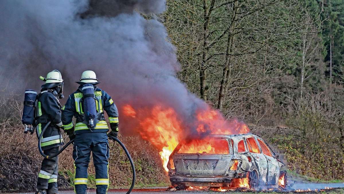 Kulmbach: Auto geht in Flammen auf