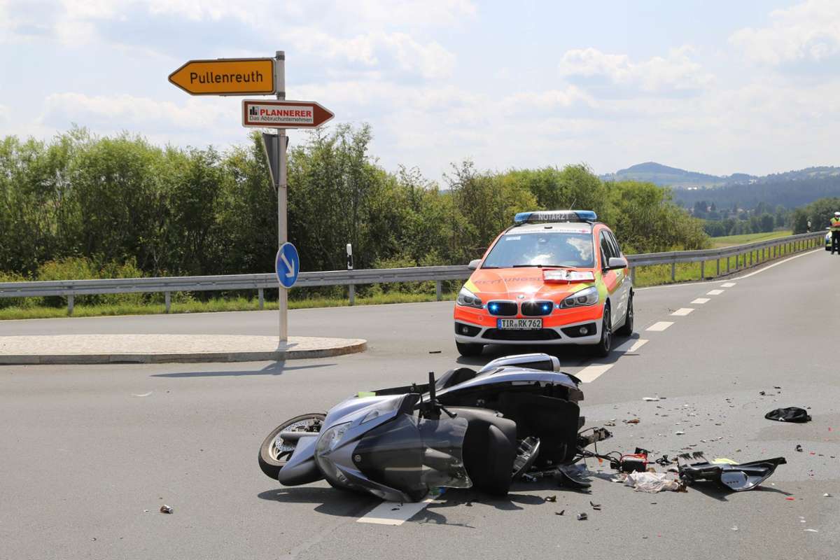 Zu einem tödlichen Verkehrsunfall kam es Donnerstagmittag auf der Staatsstraße 2177 im Landkreis Tirschenreuth.
