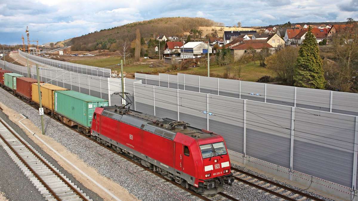 Ausbau Elektrifizierung Bahn Ostkorridor Hof: Bahn plant  16 Kilometer Lärmschutz
