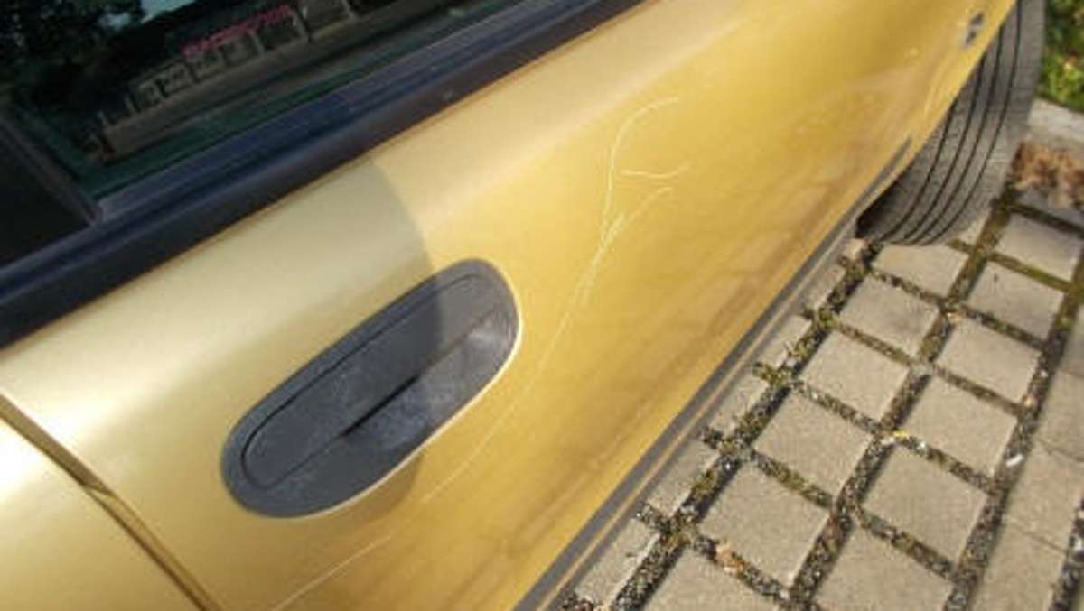 Hof: Unbekannter zerkratzt Auto: 5000 Euro Schaden