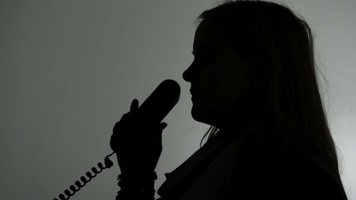 Polizei verständigt: 90-Jährige führt Telefonbetrüger hinters Licht
