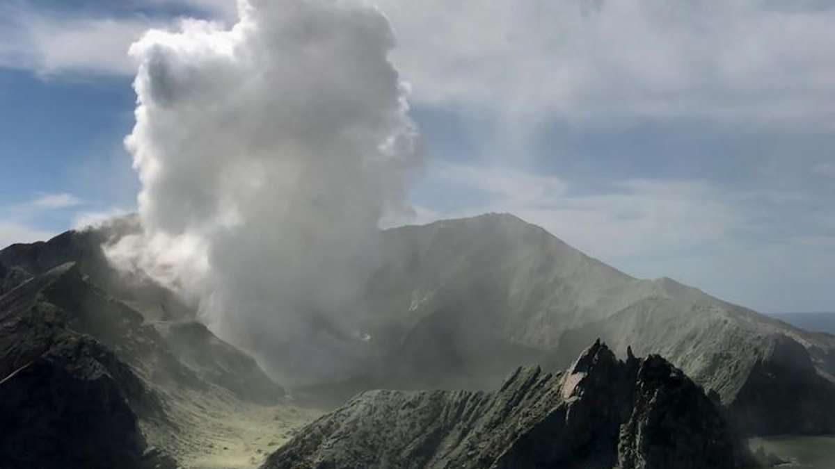 Vulkanausbruch vor Neuseeland: Opfer auf Vulkaninsel White Island sollen geborgen werden