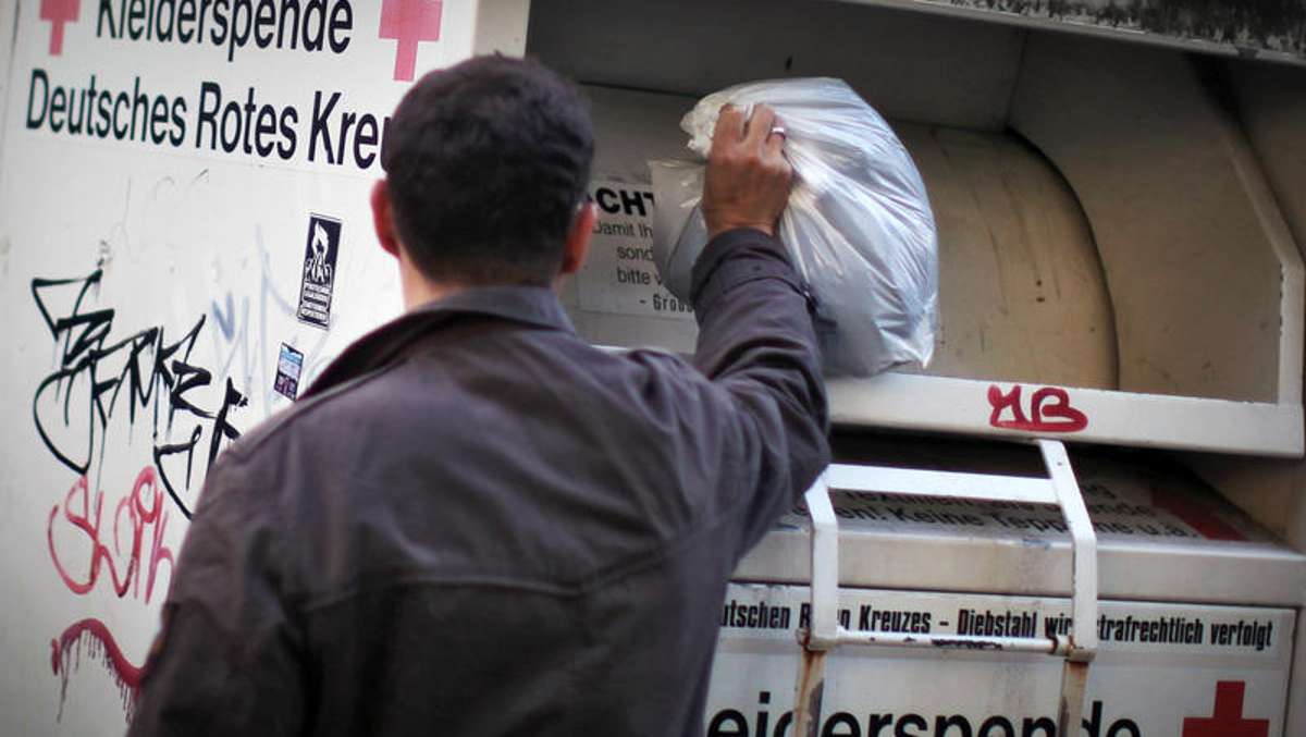 Kulmbach: Diebe stehlen Altkleider aus Container