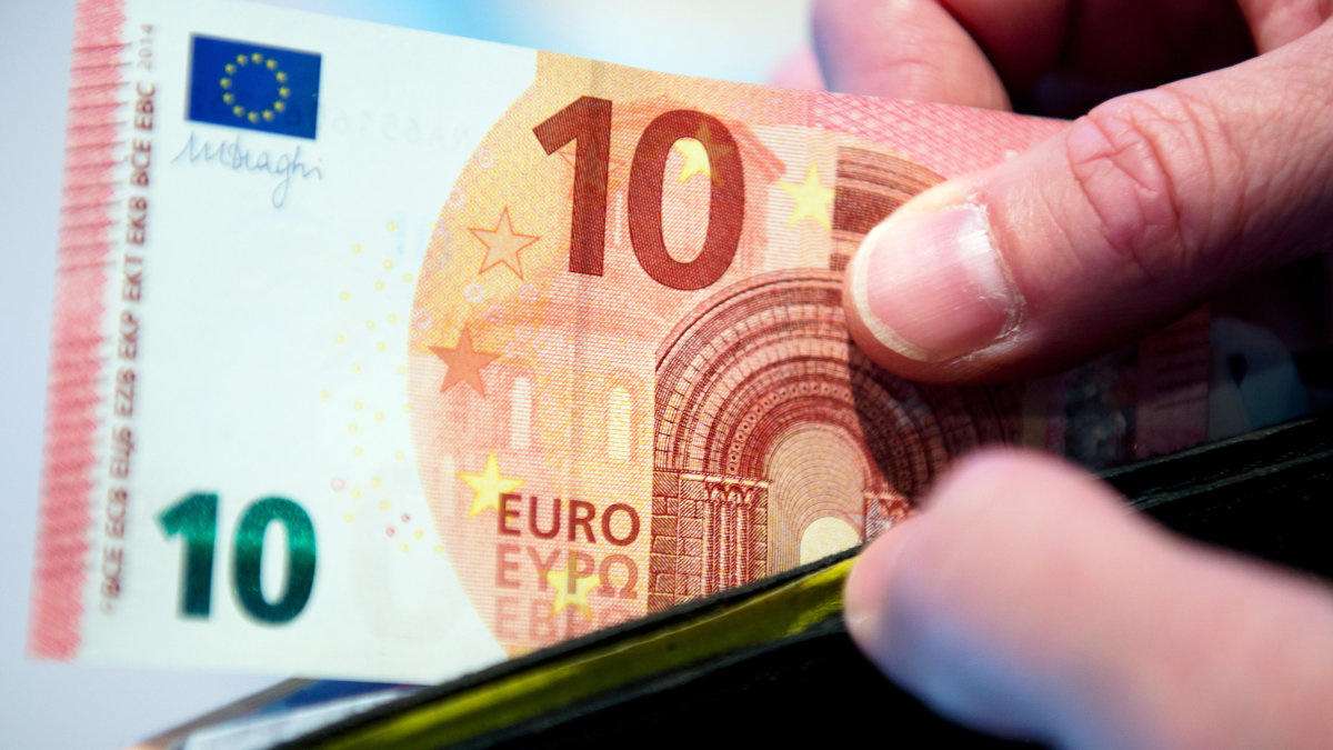 Wunsiedel: Weißenstadt: Bettlerin schnappt sich 20-Euro-Schein