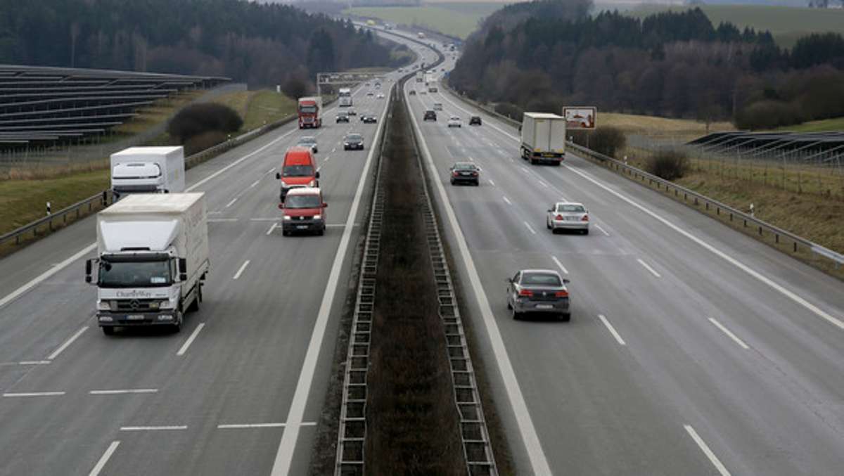 Autobahnauffahrt Münchberg: Porschefahrerin leicht verletzt