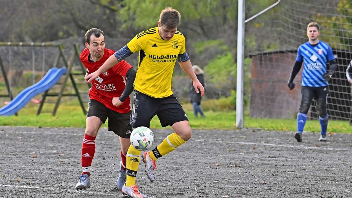 Der TSV 08 Kulmbach mit Alexander Schütz (links) blieb dem SV Kirchahorn mit Bastian Schmitt auf den Fersen, aber am Ende siegte der Favorit.
