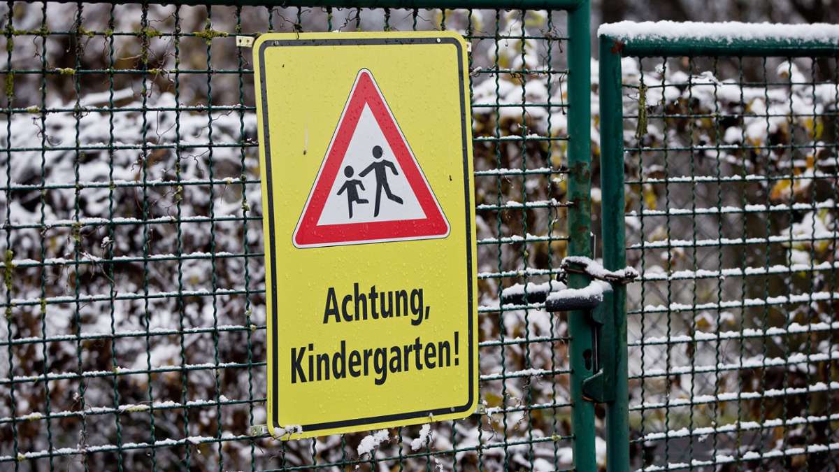 Schwarzenbach am Wald: Paketfahrer rast mit fast 70 Sachen an Kindergarten vorbei