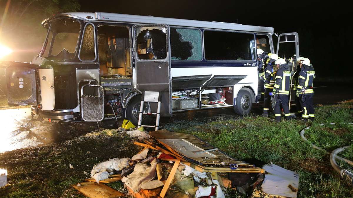 Selb: Bus brennt auf Pendler-Parkplatz aus