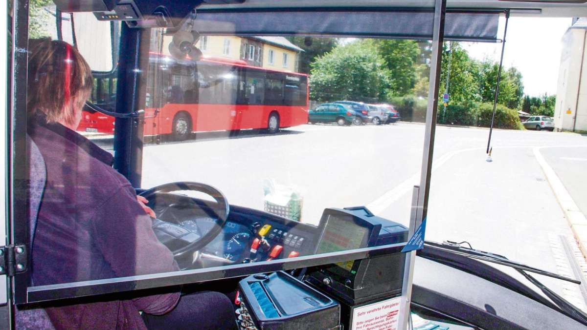 Hof: Spuckschutz in Bus und Bahn