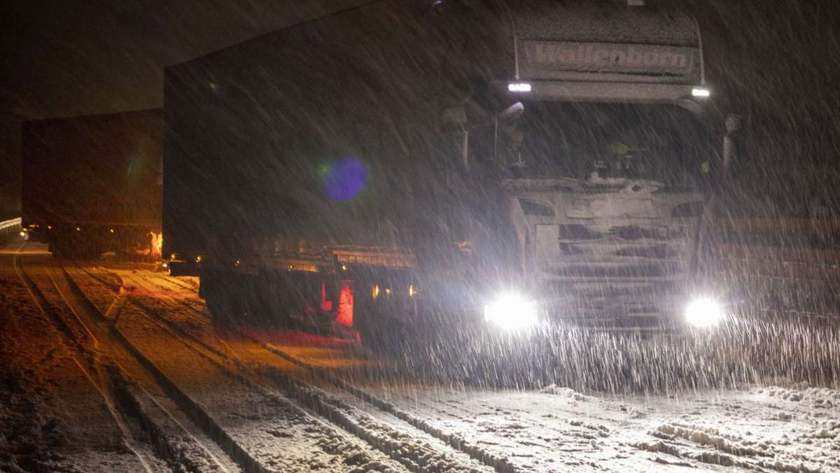 Schneechaos auf den Autobahnen: Schneefälle führen zu Verkehrschaos