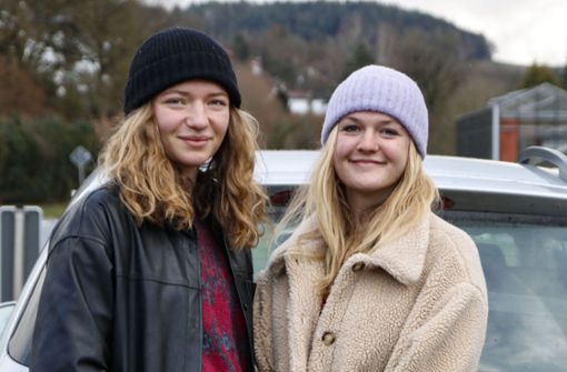 Mit einer Online-Petition an den Bundestag wenden sich Vanessa und Lisa Zahl mit ihrem Bruder Patrick gegen den Bau des Tunnels über Kauerndorf. Für einen Erfolg brauchen sie 50 000  Unterzeichner. Foto: Klaschka
