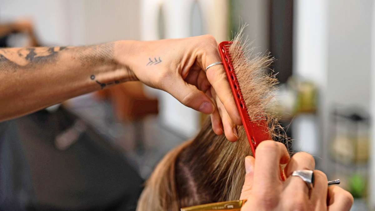 Friseure öffnen nach Lockdown: Endlich wieder Haare schneiden