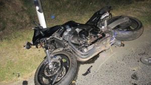55-jähriger Motorradfahrer prallt gegen Baum und stirbt
