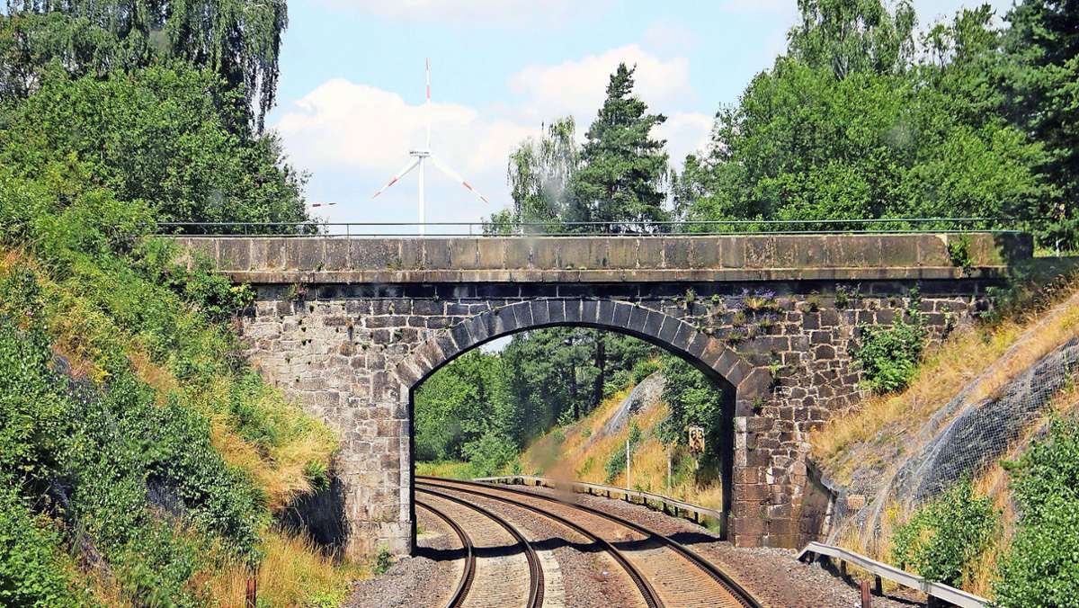 Bahnausbau im Hofer Land: Niedrige Brücken müssen weichen