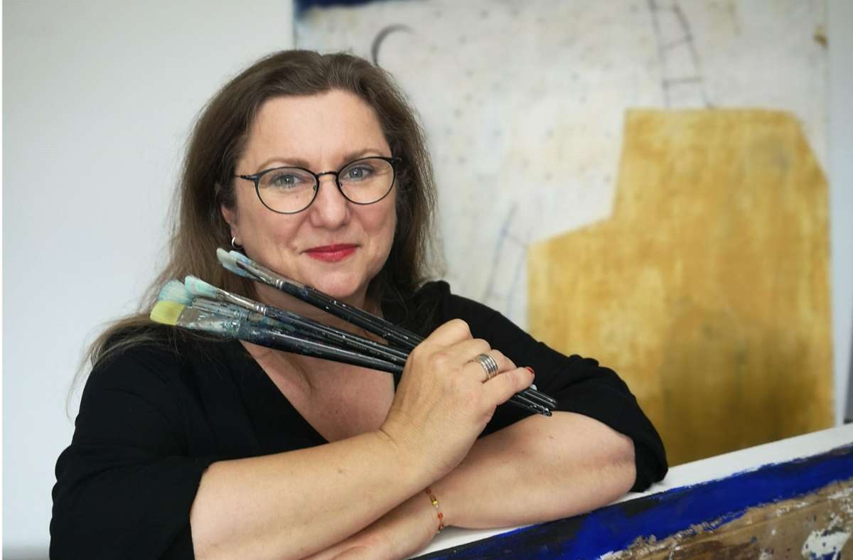 Die Malerin Doris Bocka in ihrem Atelier. Foto: Meike Schuster