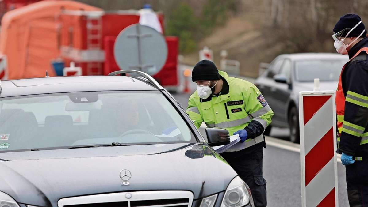 Fichtelgebirge: Polizei, Zoll und Feuerwehr kontrollieren am Grenzübergang Schirnding