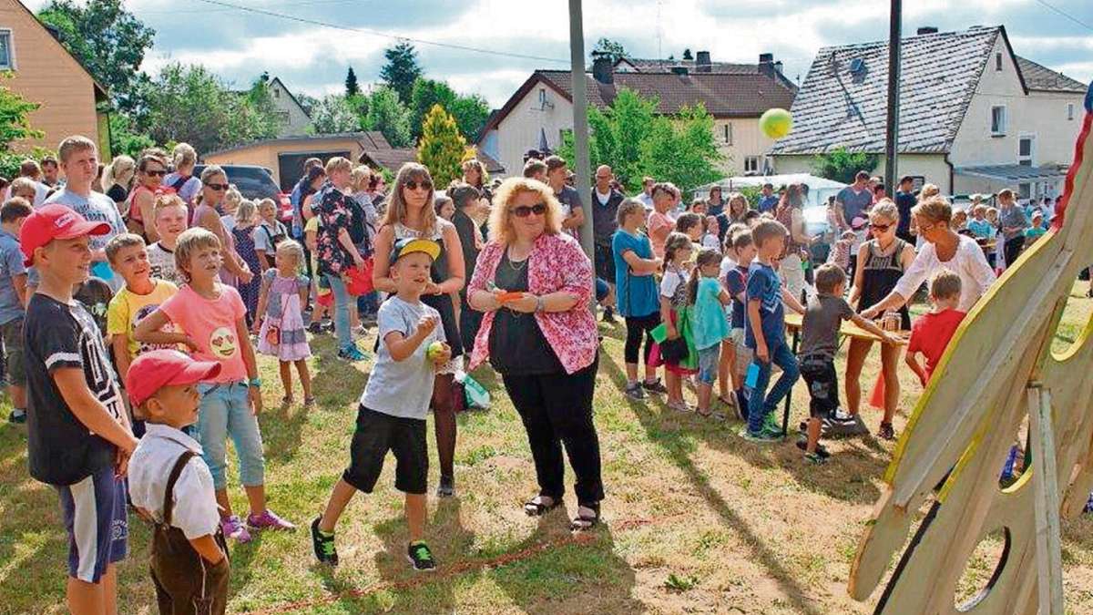 Münchberg: Kinder feiern fröhlichen Wiesenfest-Tag
