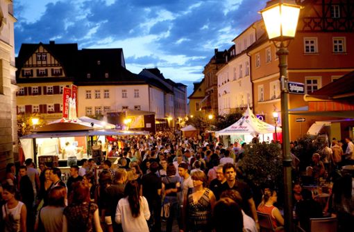Wenn in Kulmbach Altstadtfest gefeiert wird, sind Menschenmassen  in der Stadt unterwegs. Am Altstadtfestsonntag, 2. Juli, werden auch die Geschäfte in der Innenstadt öffnen. Foto:  