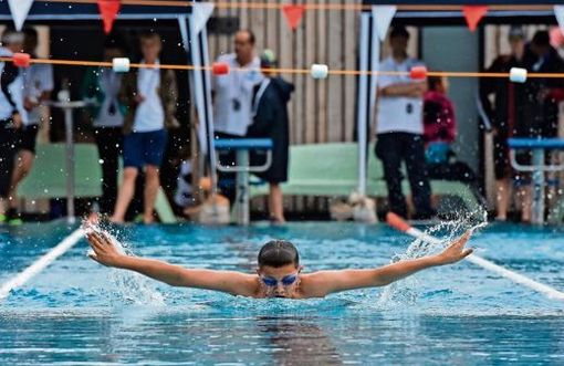 Beim dritten Arzberger Sommerschwimmfest zogen 251 Sportler im Freibad ihre Bahnen. Foto: Florian Miedl