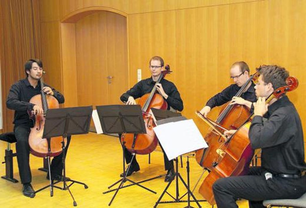 Die "EvangCellisten" im Haus der Musik, von links: Lukas Dihle, Johannes Riehmann, Mathias Beyer und Markus Jung. Foto: Ernst Sammer
